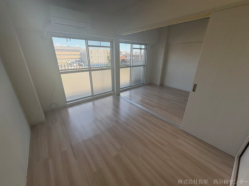 Room image 15