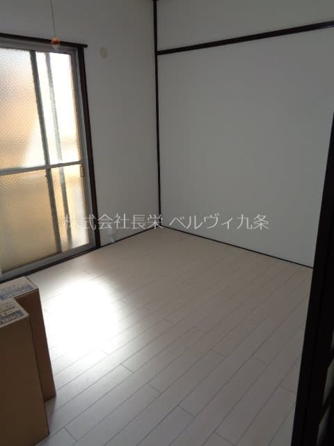 Room image 8