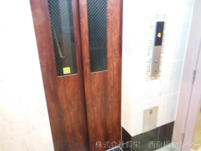 Room image 10