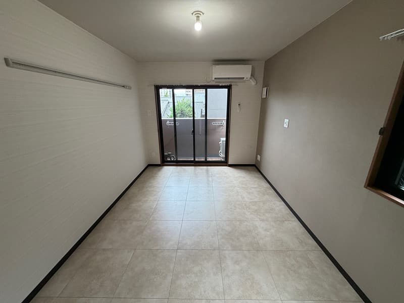 Room image 15