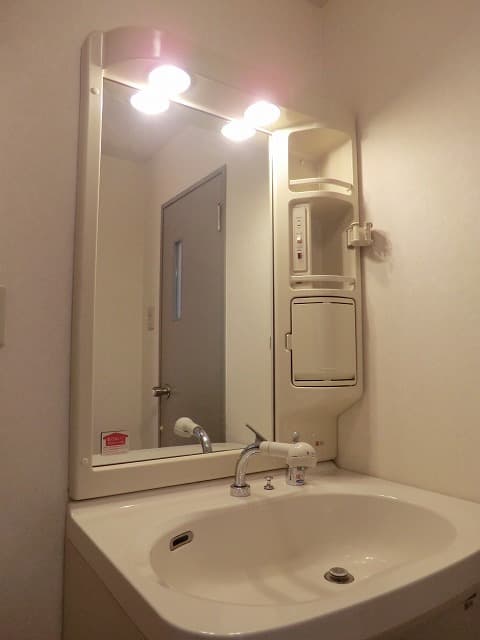 Room image 16