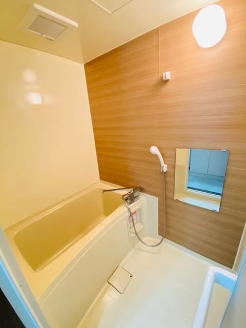 Room image 8