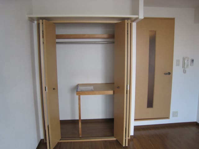 Room image 12