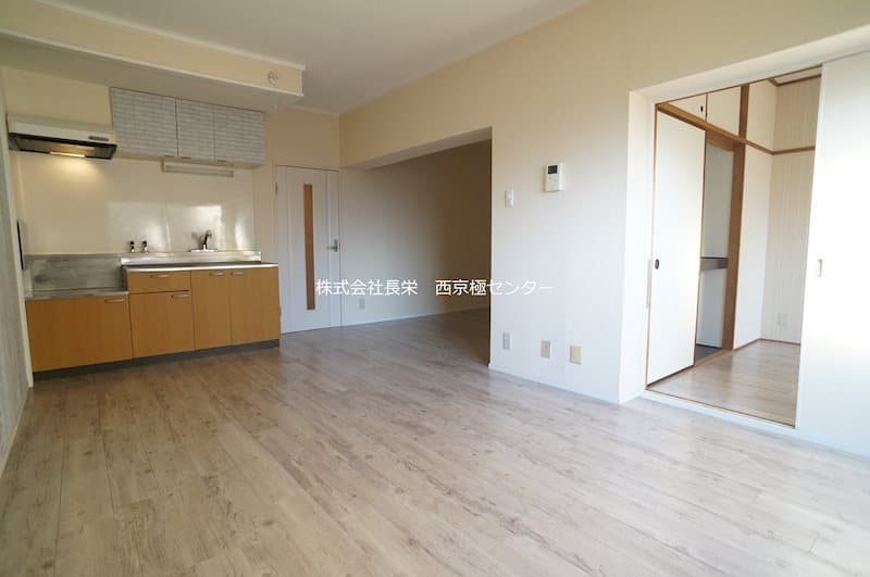 Room image 8