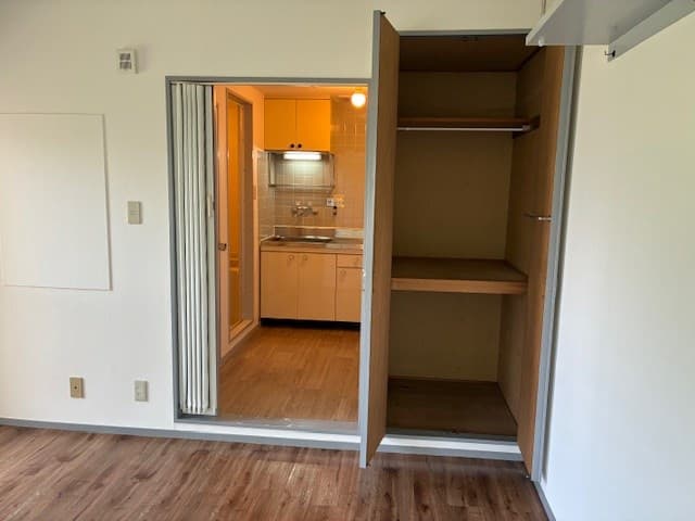 Room image 11
