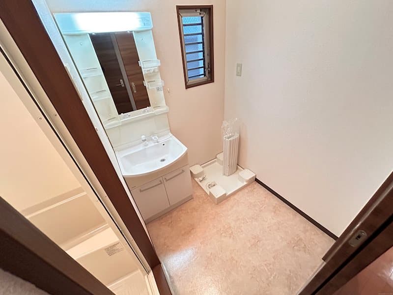 Room image 16