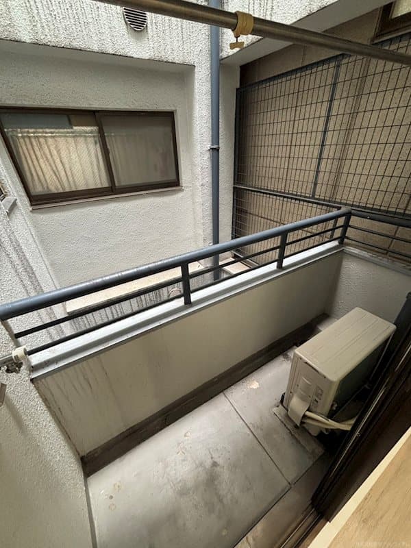 Room image 8