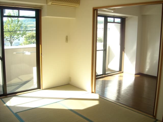 Room image 13
