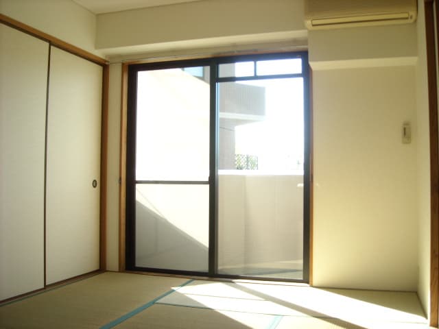 Room image 14