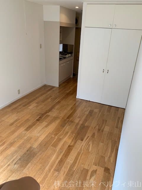 Room image 16