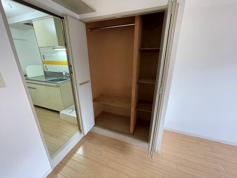 Room image 13