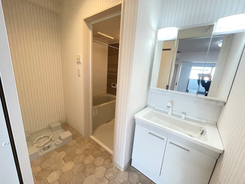 Room image 16