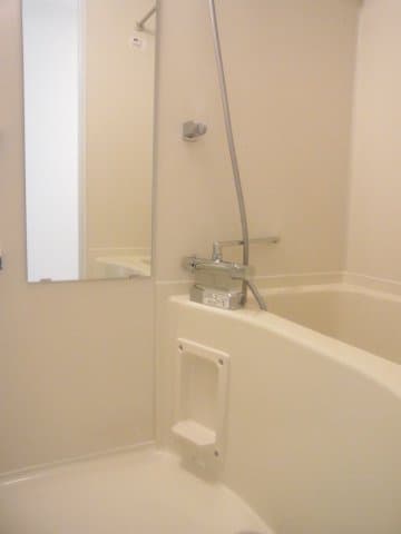Room image 8
