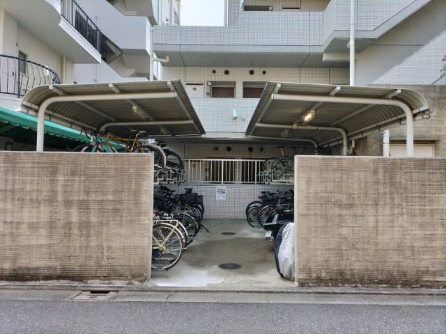Room image 16
