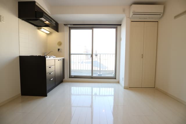 Room image 12