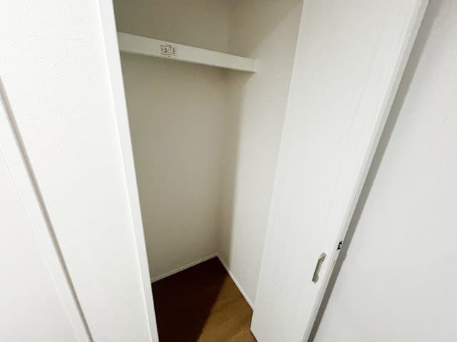 Room image 16