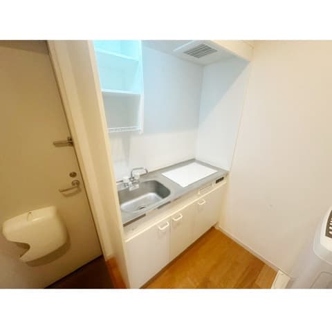 Room image 8