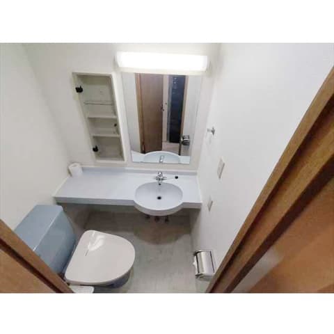 Room image 10