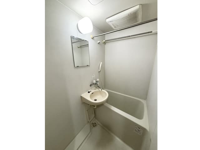Room image 10