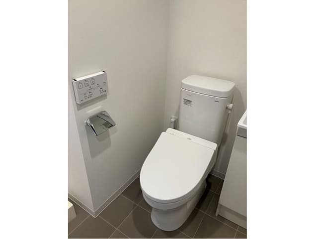 Room image 8