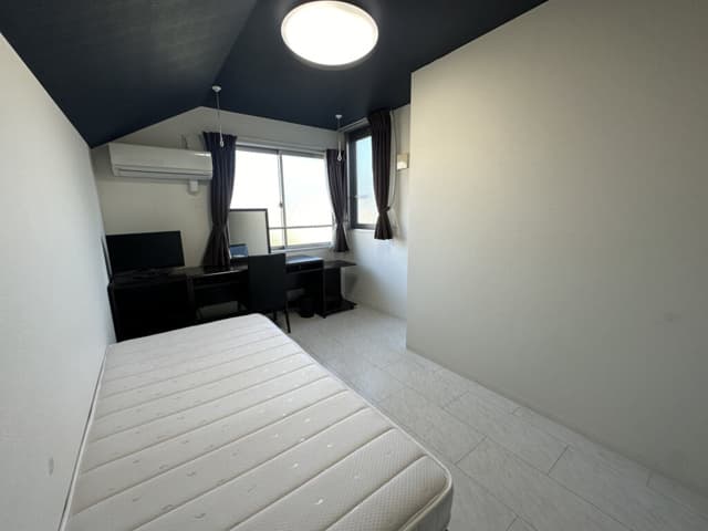 Room image 10