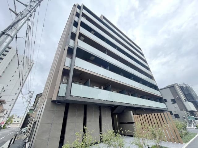 Main exterior of Spacier Senju Ohashi
