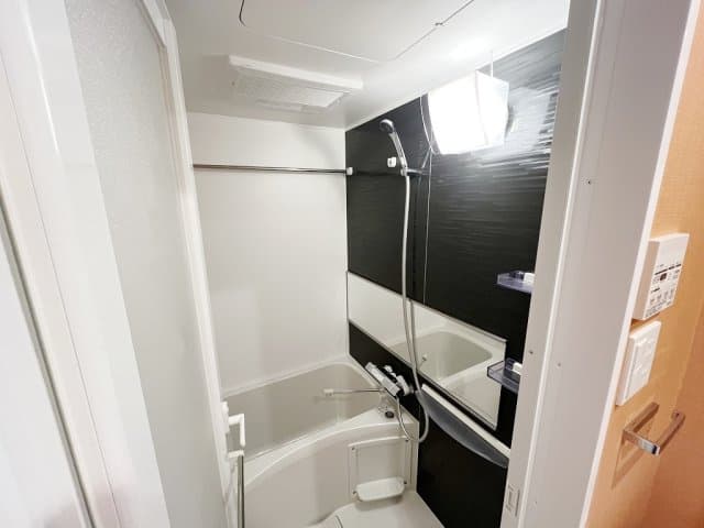 Room image 8