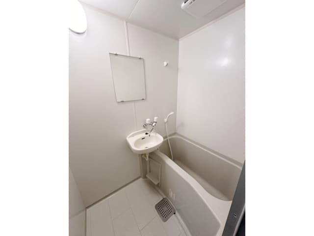 Room image 8