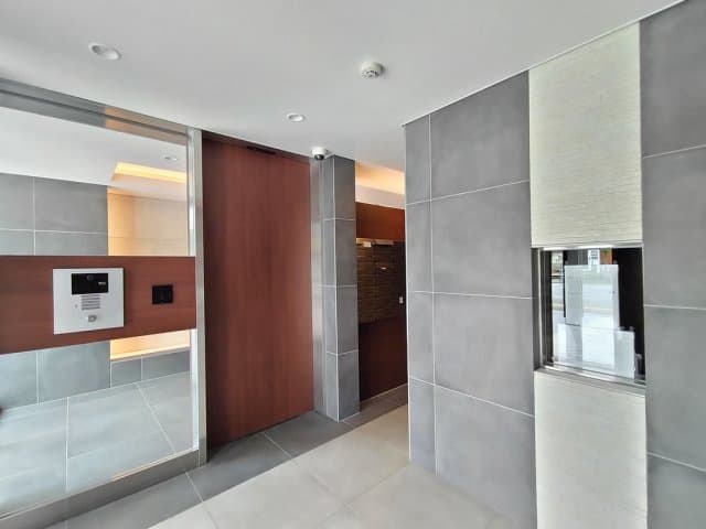 Preview interior of Crevista Ayase