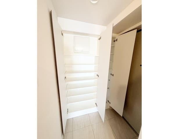 Room image 14