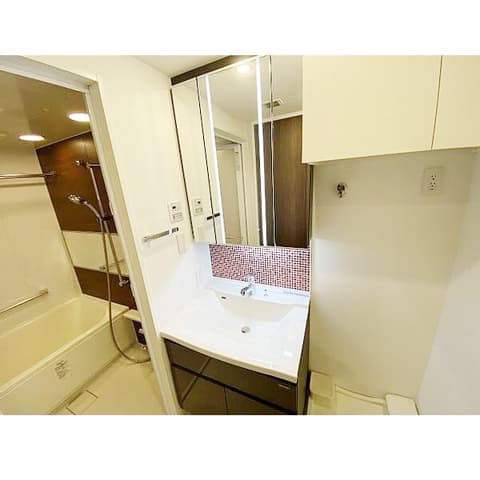 Room image 8