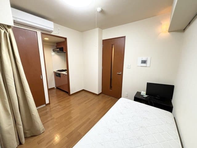 Room image 16