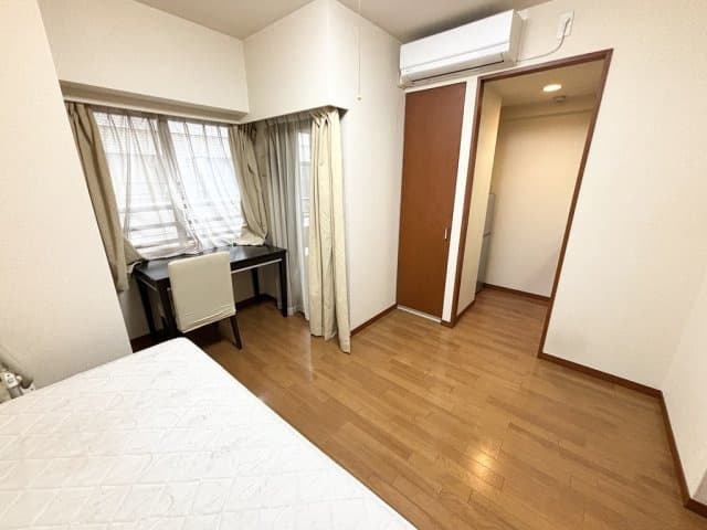 Room image 8
