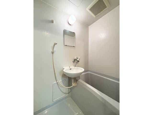 Room image 11