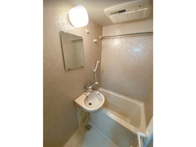 Room image 9