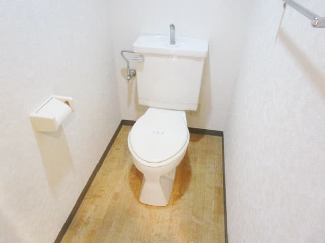 Room image 8