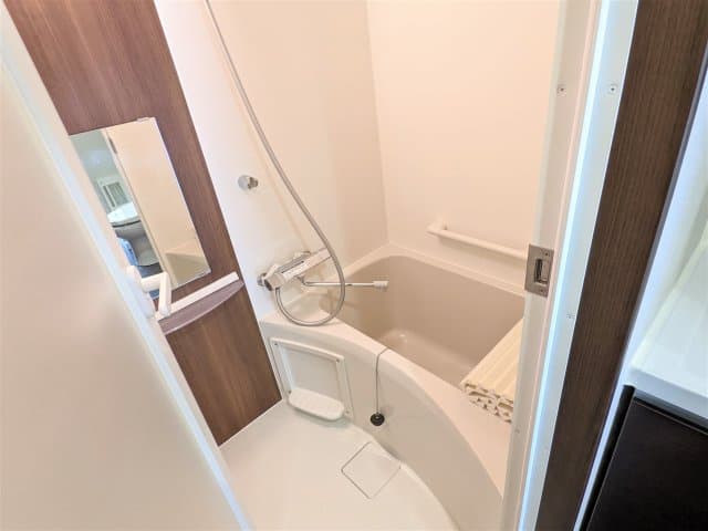 Room image 8