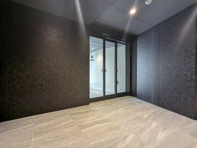 Room image 15
