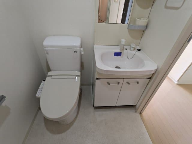 Room image 8