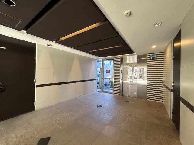 Room image 16