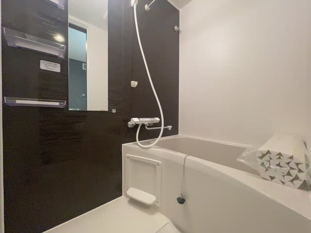 Room image 8