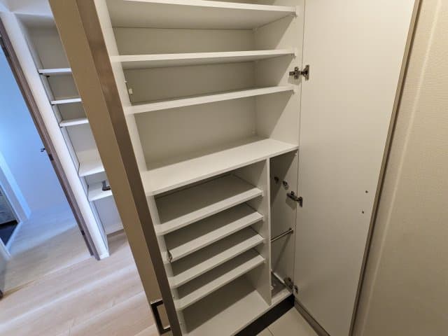 Room image 12