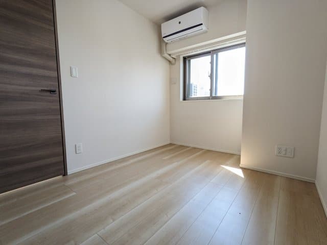 Room image 15
