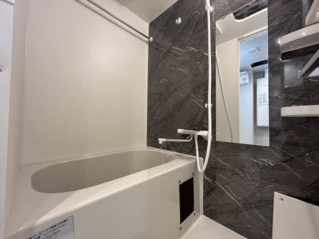 Room image 10