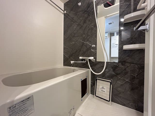 Room image 10