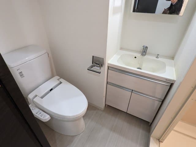 Room image 8