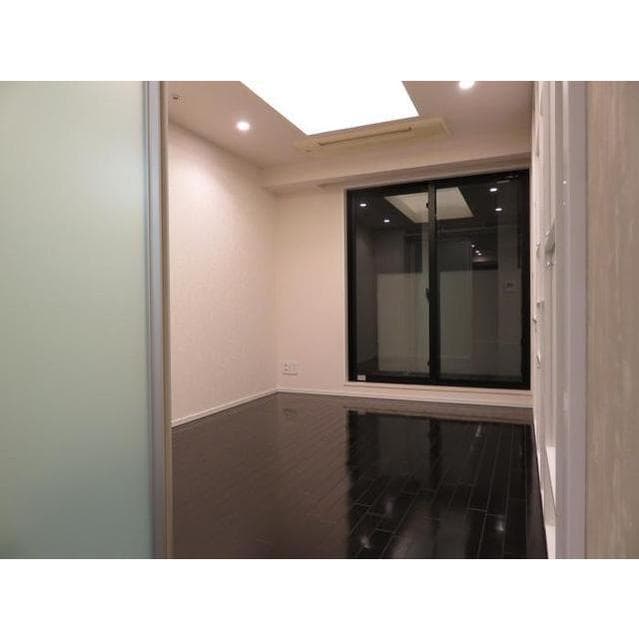 Room image 12
