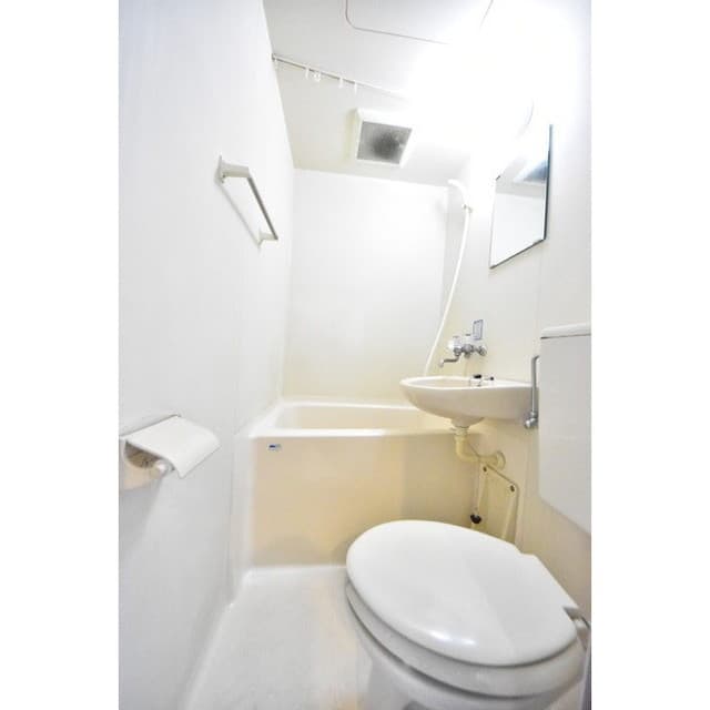 Room image 13