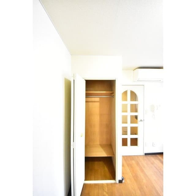 Room image 16