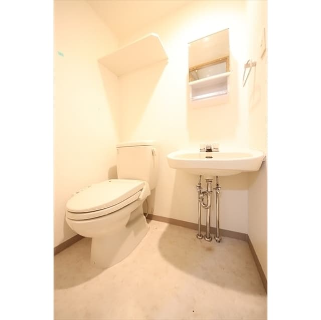 Room image 12